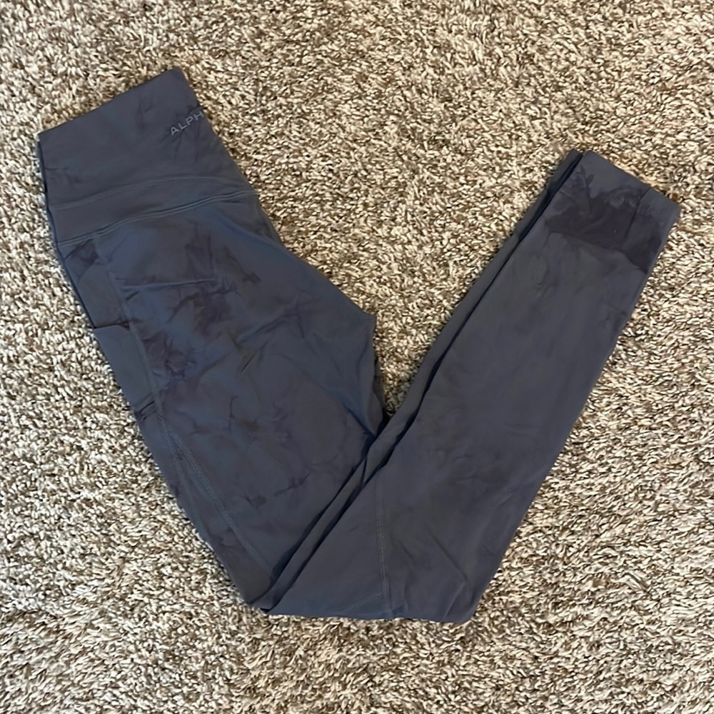 Alphalete tie dye leggings with pockets on side